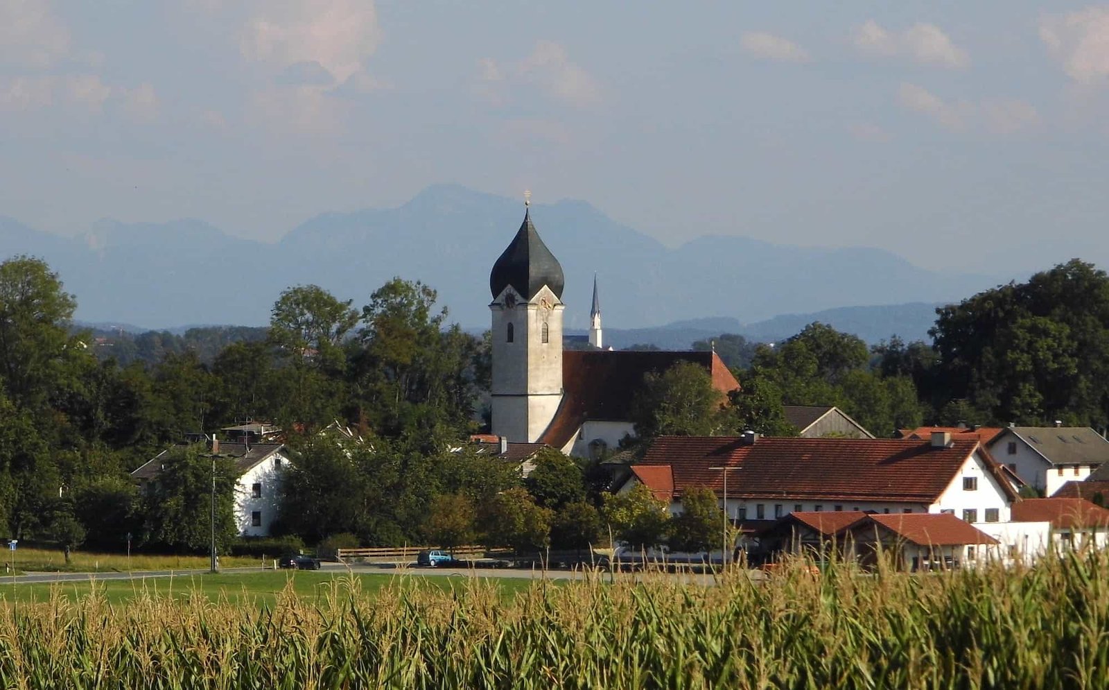 Zuckerpaste haarentfernung bei Ramerberg_mit_Kirche_St._Leonhard